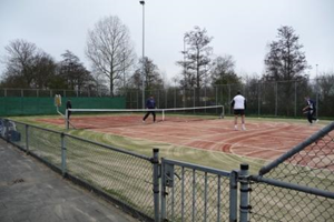 kunstgras tennisbanen aan de Groeneweg gereed